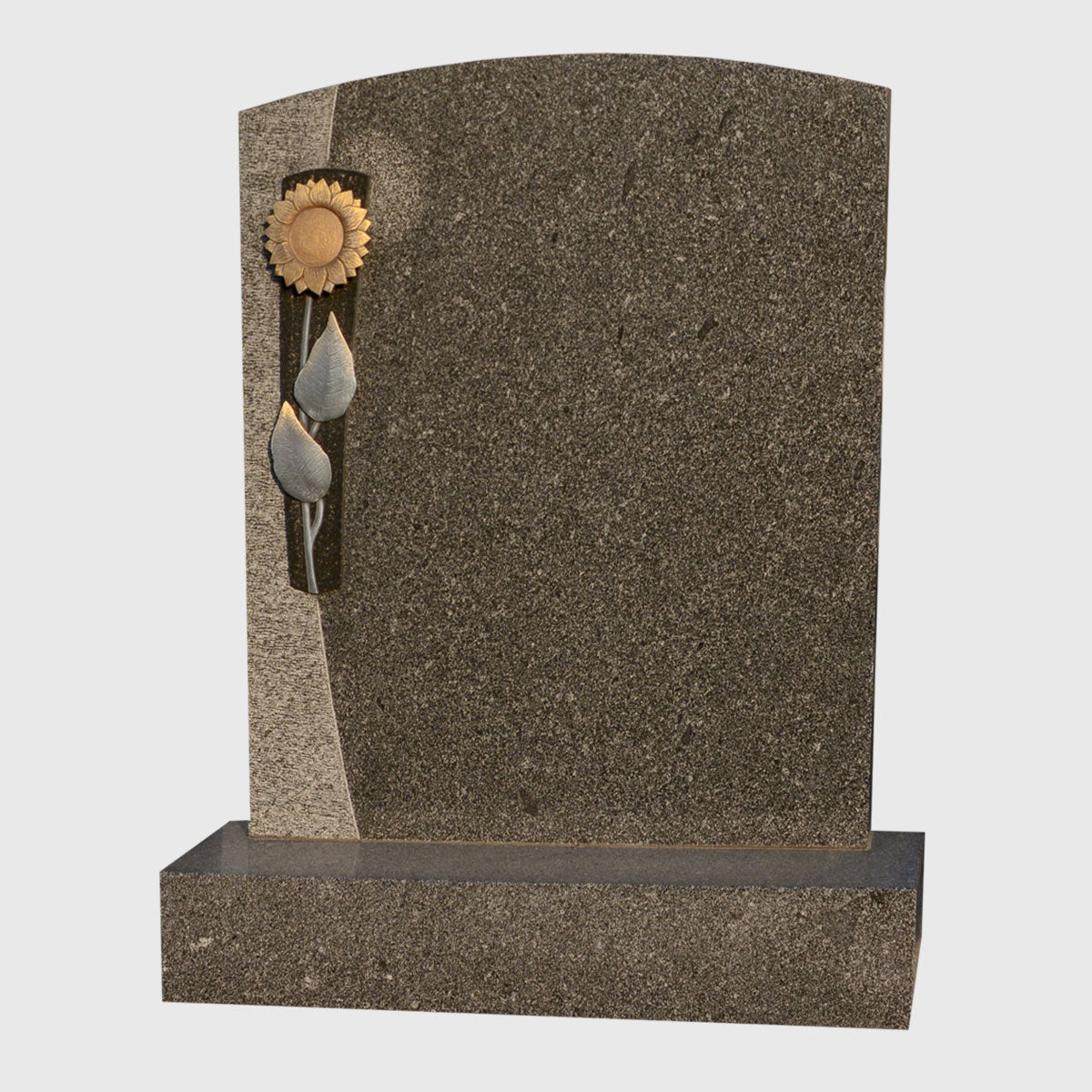 Grabstein und Sockel aus Gebhartser Granit