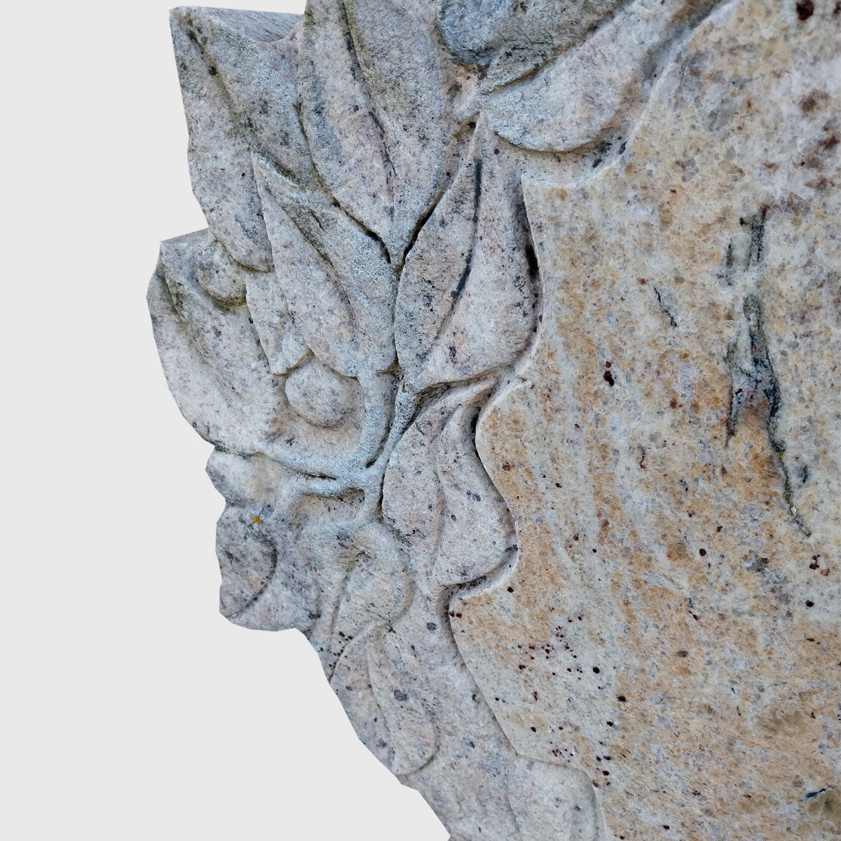 Grabstein und Sockel aus Kashmir Gold Granit