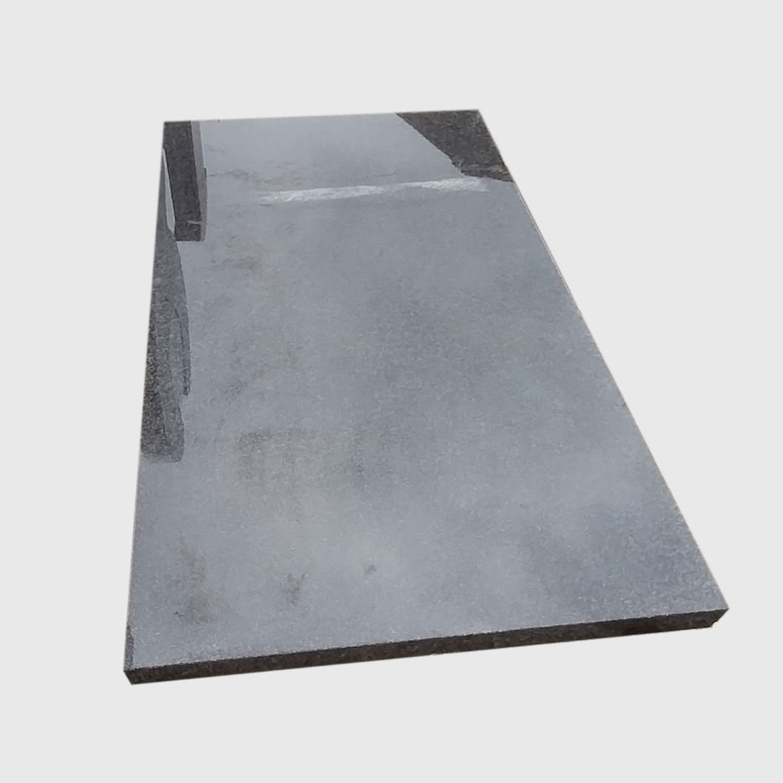 Grabdeckplatte aus Impala Granit