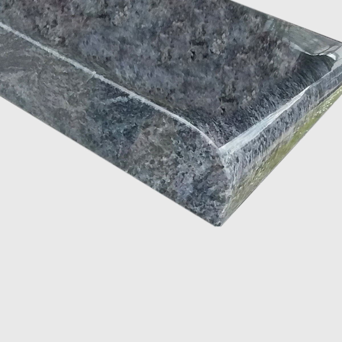 Grabdeckplatte aus Orion Blue Granit