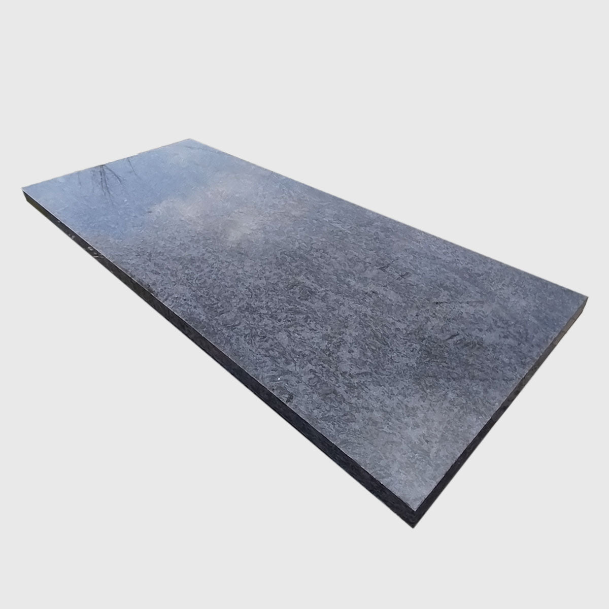 Grabdeckplatte aus Orion Blue Granit