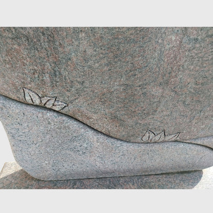 Grabstein und Sockel aus Lila Gerais Granit